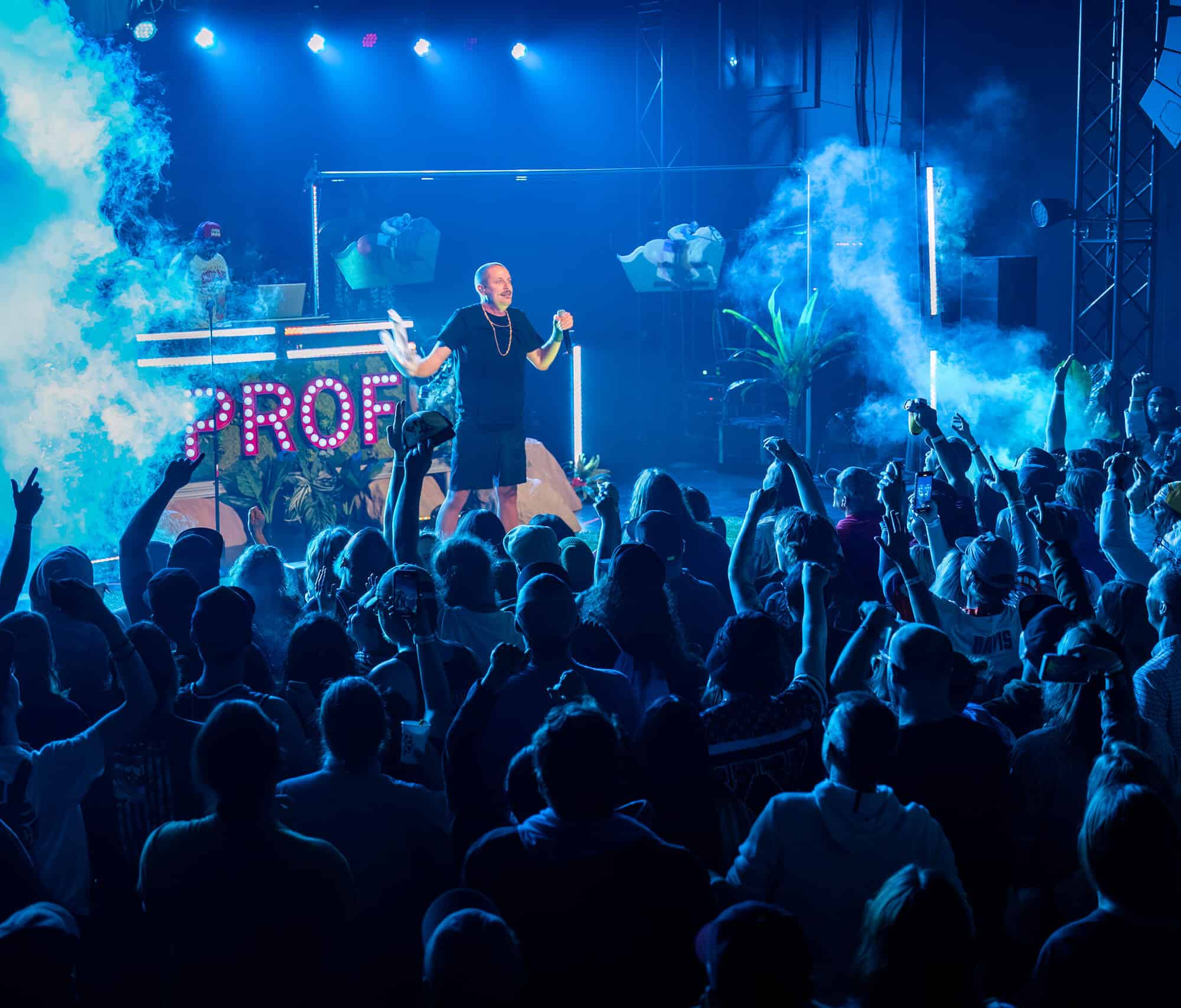 Prof makes it rowdy at the Music Farm