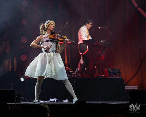Lindsey Stirling Sells Out The Vine Showroom with her "Snow Waltz Tour"